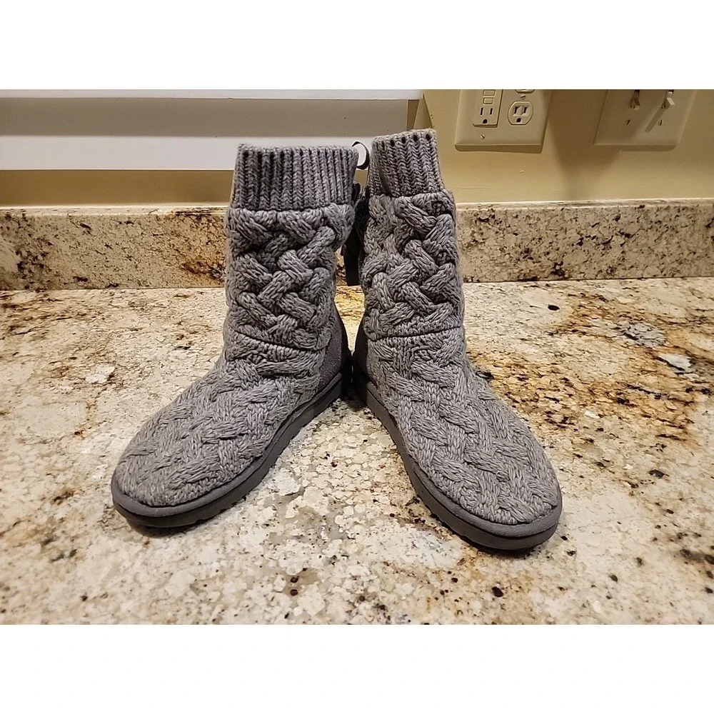 UGG Women's Isla Grey Knit Slouchy Winter Boots Size US 9 Lace Tie.